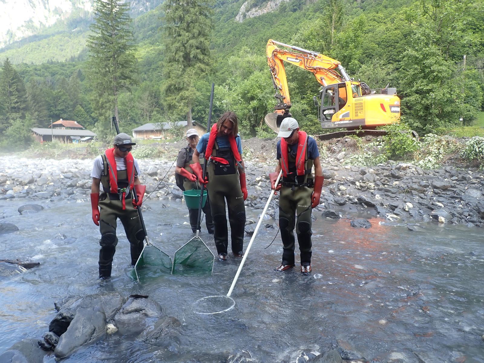 Pêche de sauvetage sur le Giffre à Morillon (74) pour le SM3A